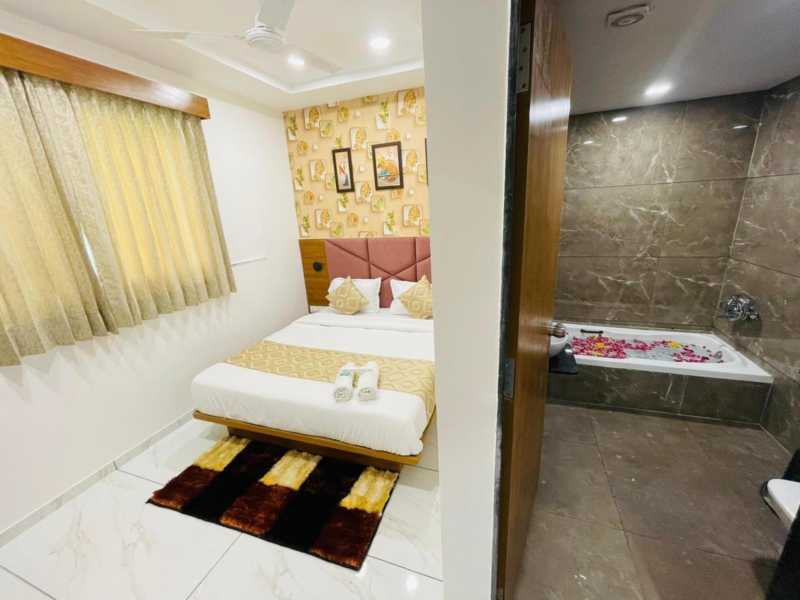 Hotel Avenue Sky Ahmedabad Exterior foto
